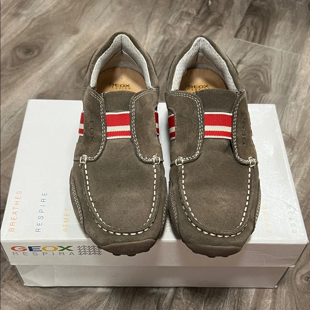 🔥🔥Geox Boys Slip-On Loafers in tan color